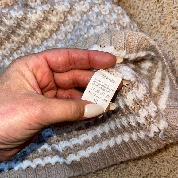 Amazon White and Tan V-Neck Striped Sweater - Picture 2 of 4